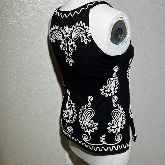 Objects D'Art | Embroidered Black and White Halter Neck Tunic - Picture 10 of 14